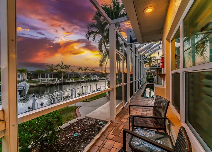 Villa Hibiscus-Waterfront-Free Heated Pool-Dock-Bikes-Other Amenities